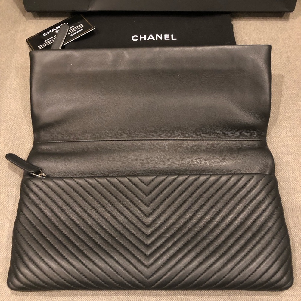 โช๏ธSOLDโช๏ธCHANEL Foldover Clutch - Picture 7 of 8